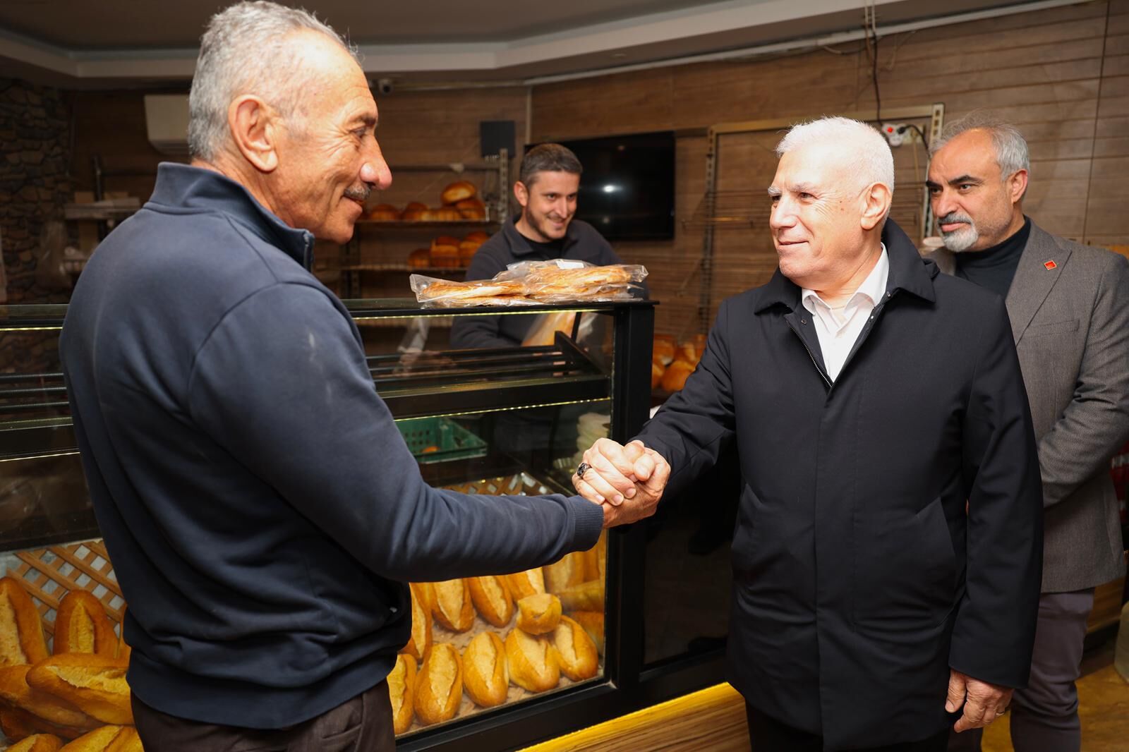 İnegöl’e Yeni Futbol Sahası Geliyor! Başkan Bozbey Müjdeli Haberi Verdi (3)