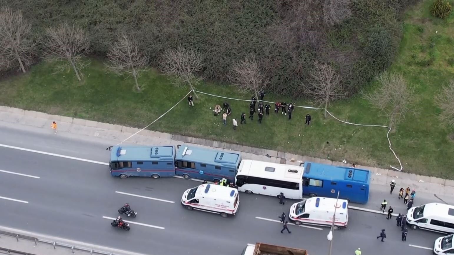 İstanbul'da 4 Cezaevi Aracı Kaza Yaptı (2)