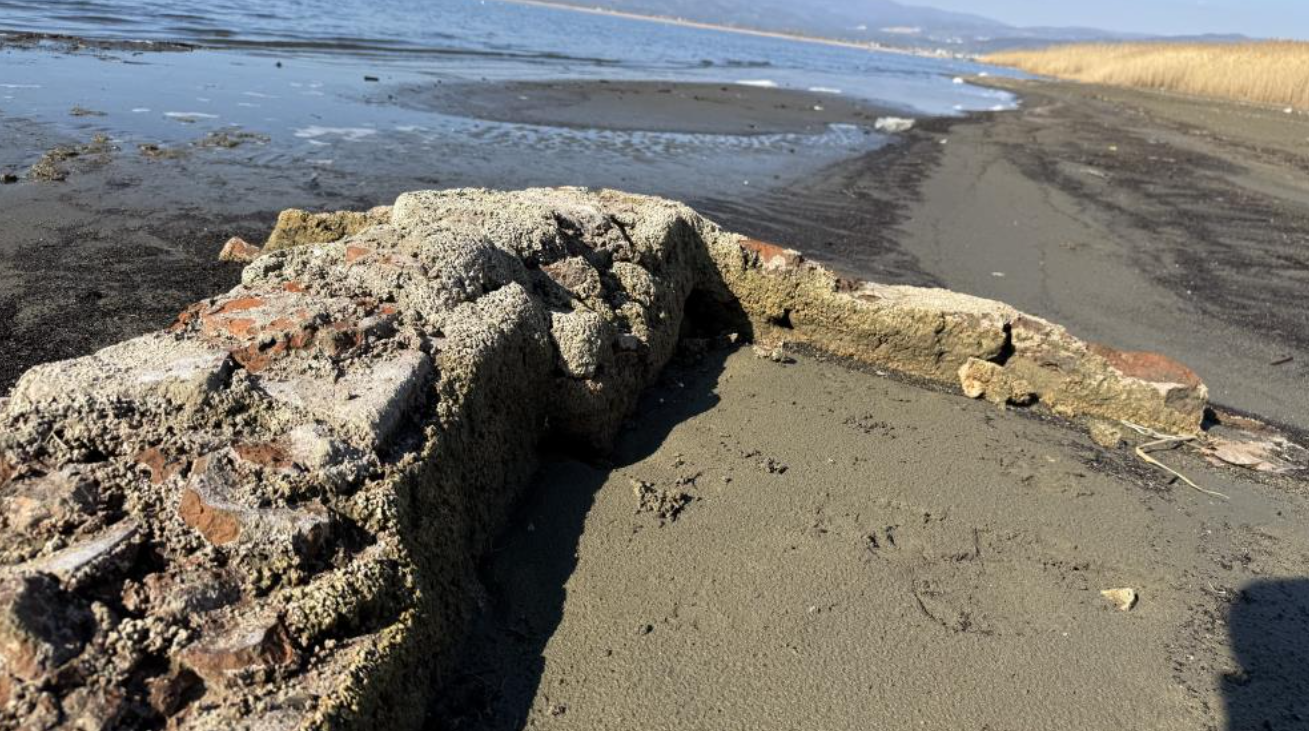 İznik Gölü'nde Sular Çekildi...bir Tarihi Eser Günyüzüne Çıktı (1)-2