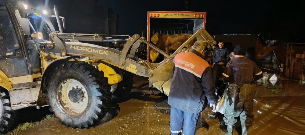 Karacabey Belediyesi Doğal Afetlere Karşı Tüm Gücüyle Sahada! (2)