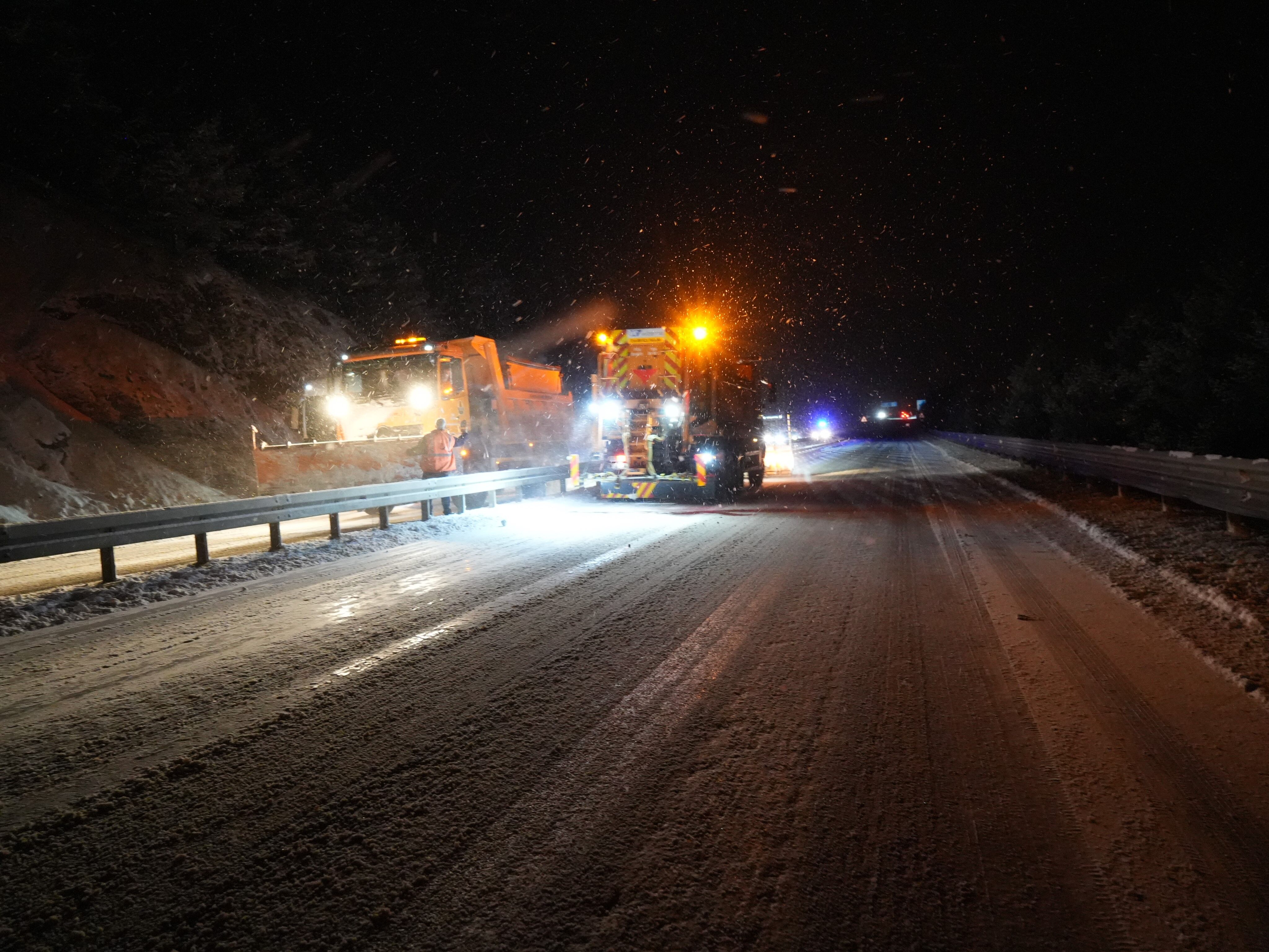 Kastamonu’da Yoğun Kar Yağışı! Araçlar Yolda Mahsur Kaldı (3)