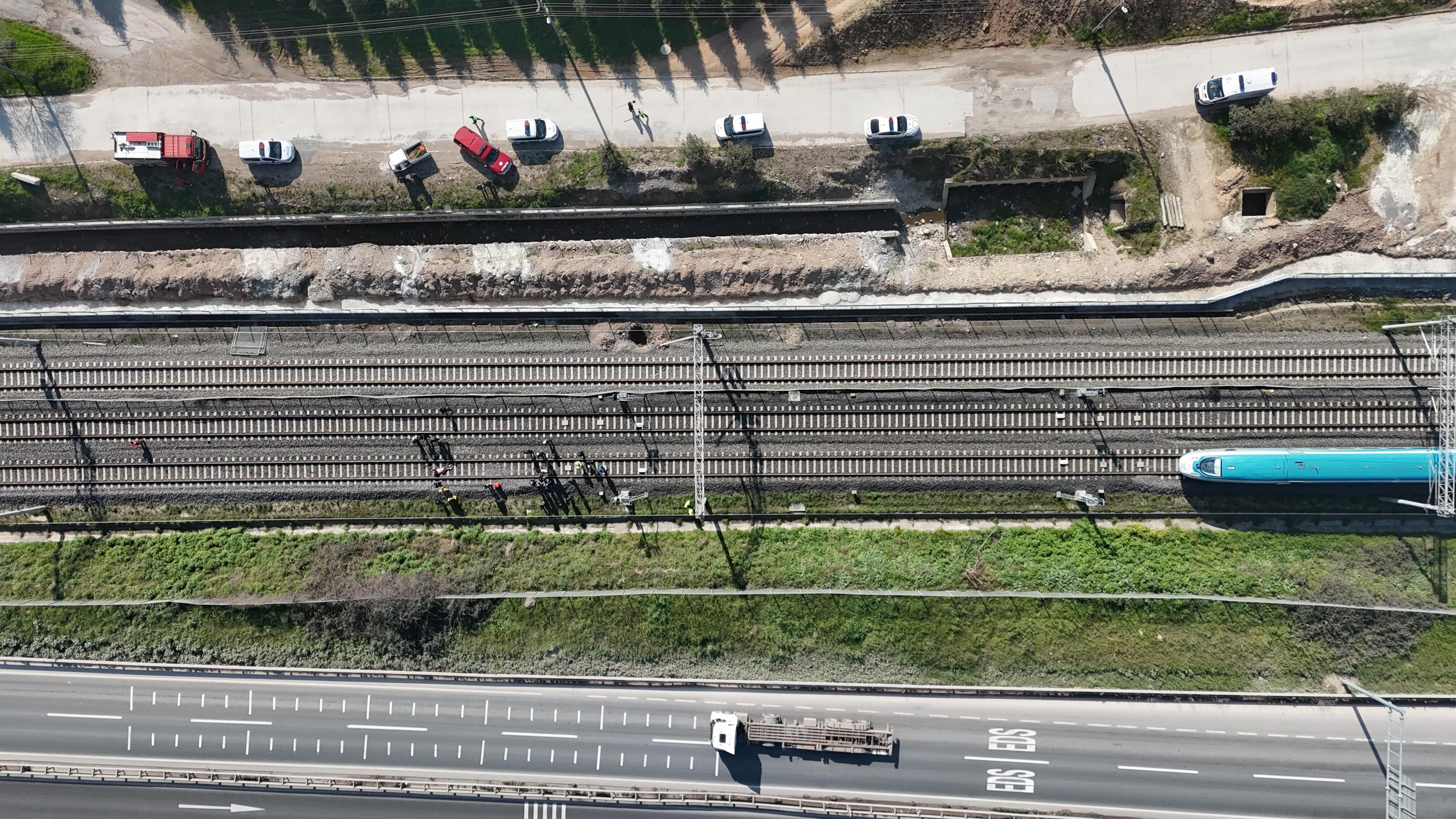 Kocaeli'de Yüksek Hızlı Trenin Çarptığı Kişi Hayatını Yitirdi (3)