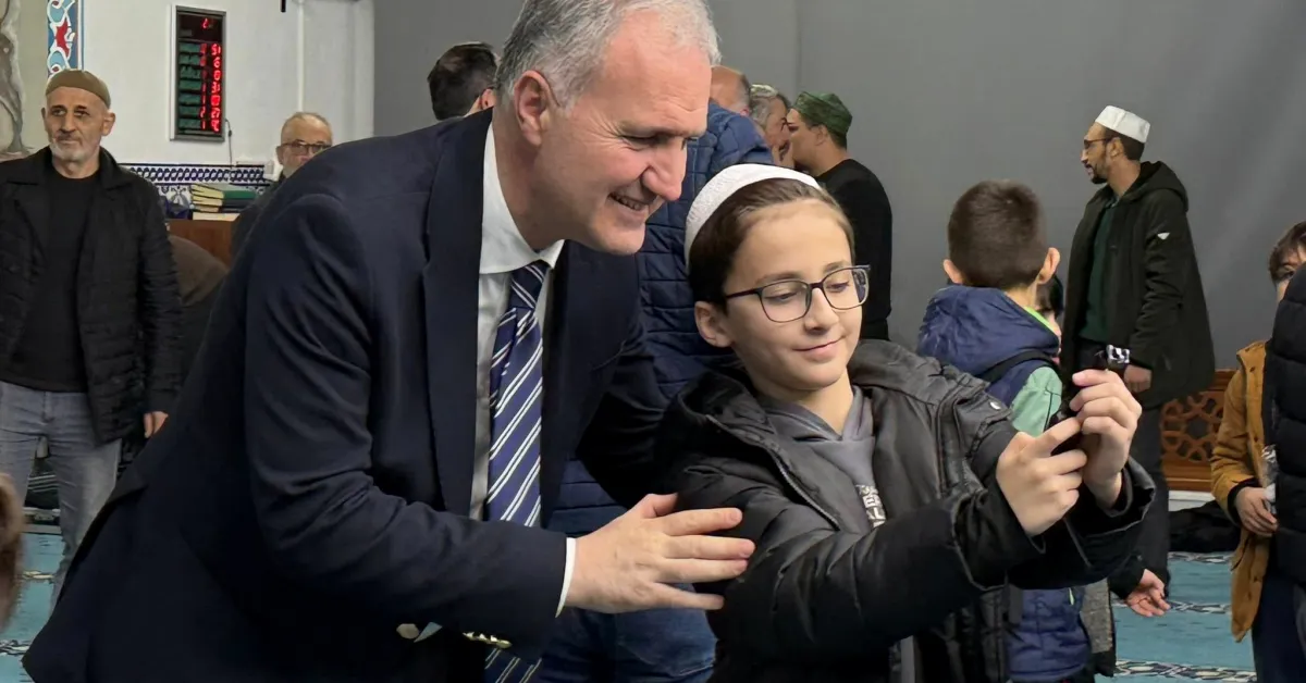 Kurra Hafız Metin Çakar İnegöl’de Teravih Programına Katıldı (2)