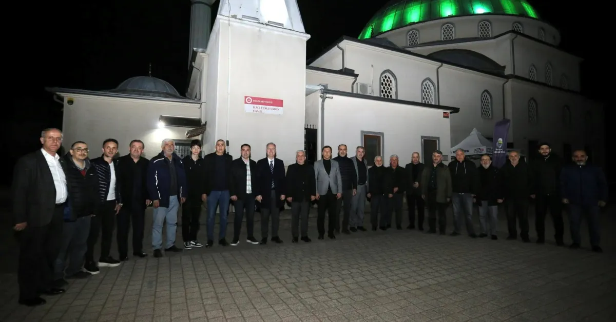 Kurra Hafız Metin Çakar İnegöl’de Teravih Programına Katıldı (6)