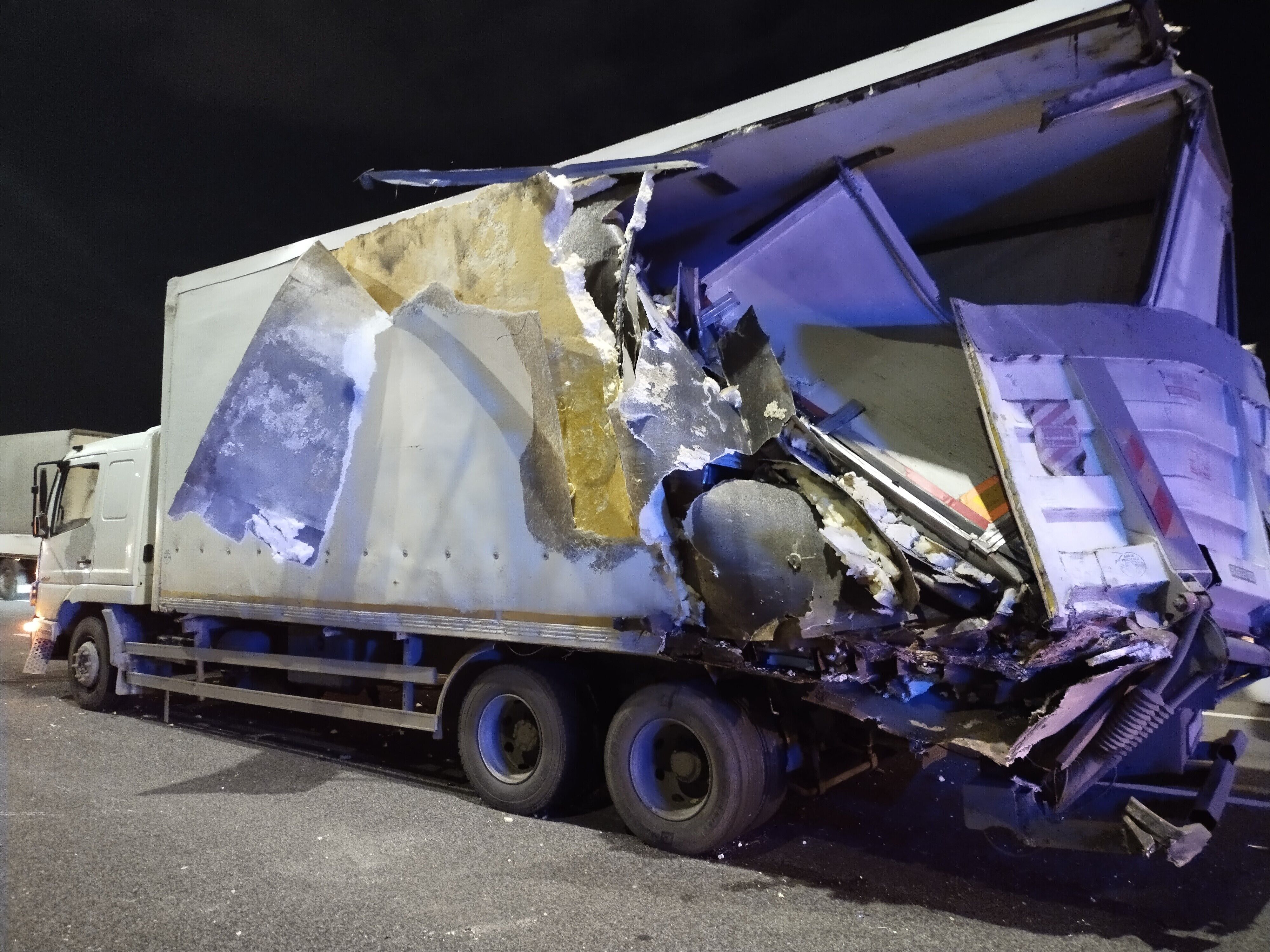 Kuzey Marmara Otoyolu'nda Yolcu Otobüsü Tıra Çarptı! 10 Yaralı (4)