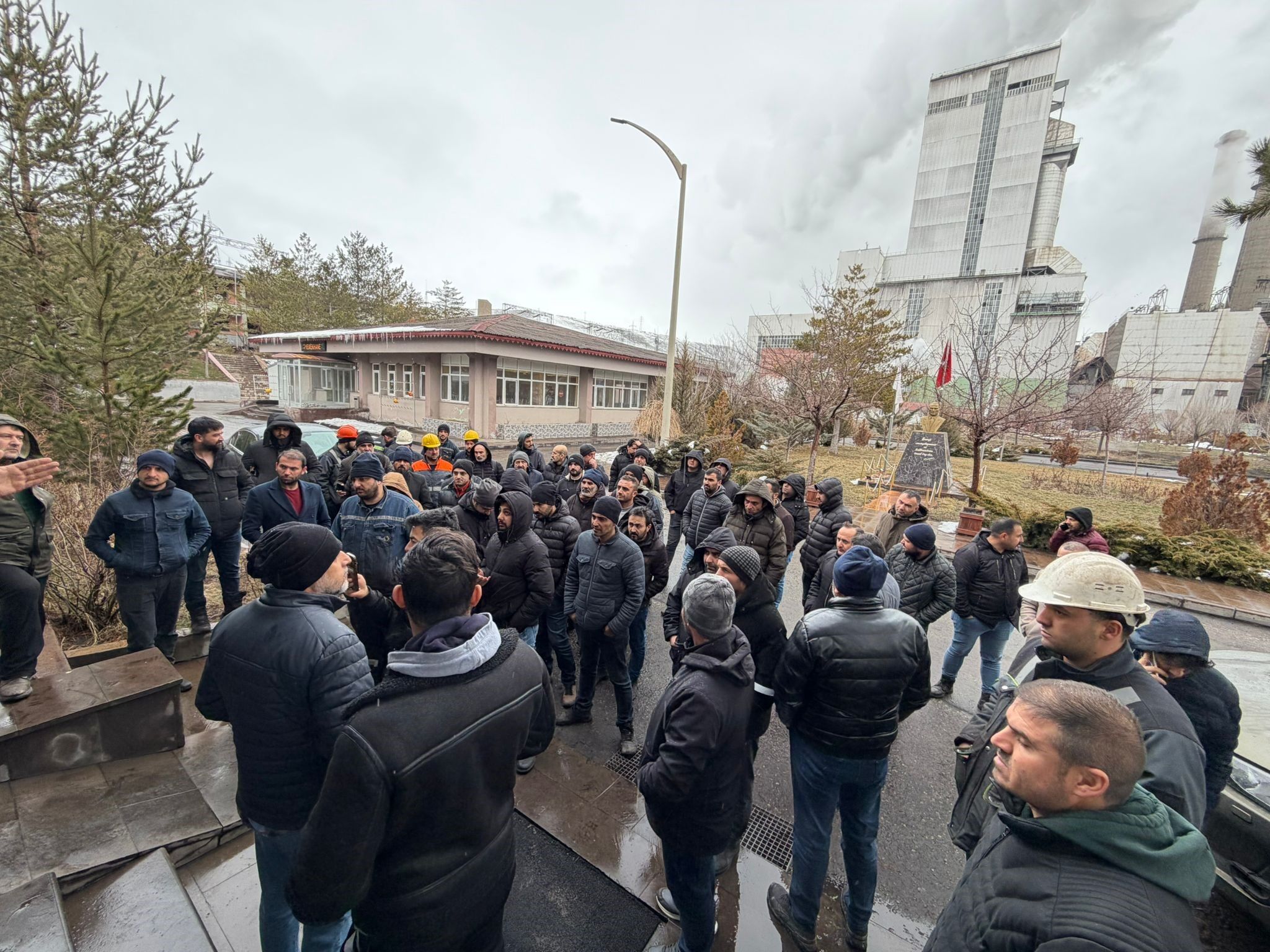Maaşları Ödenmeyen Termik Santral Işçileri Ramazan Ayında Mağdur Oldu (8)