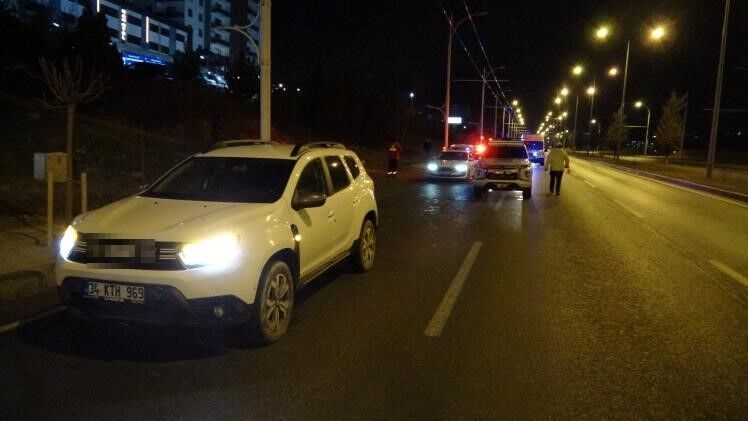 Malatya'da Üç Aracın Karıştığı Kazada 4 Kişi Yaralandı (3)