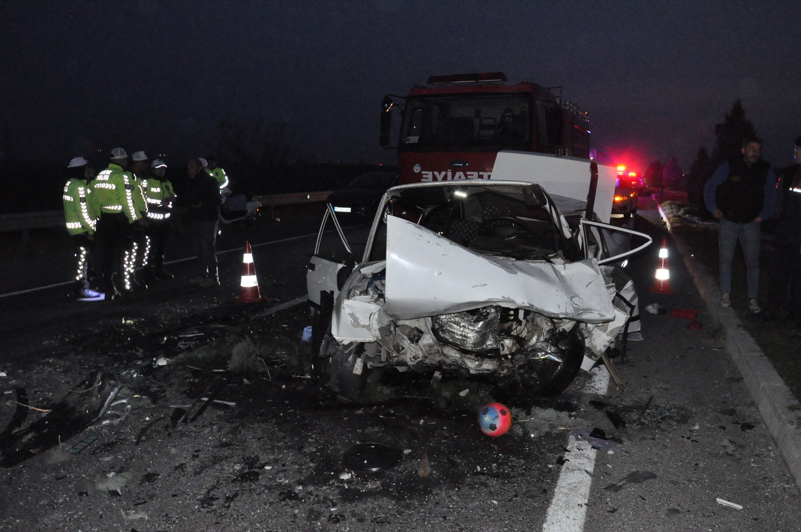 Manisa'da Feci Kaza! 2 Ölü, 5 Yaralı (1)