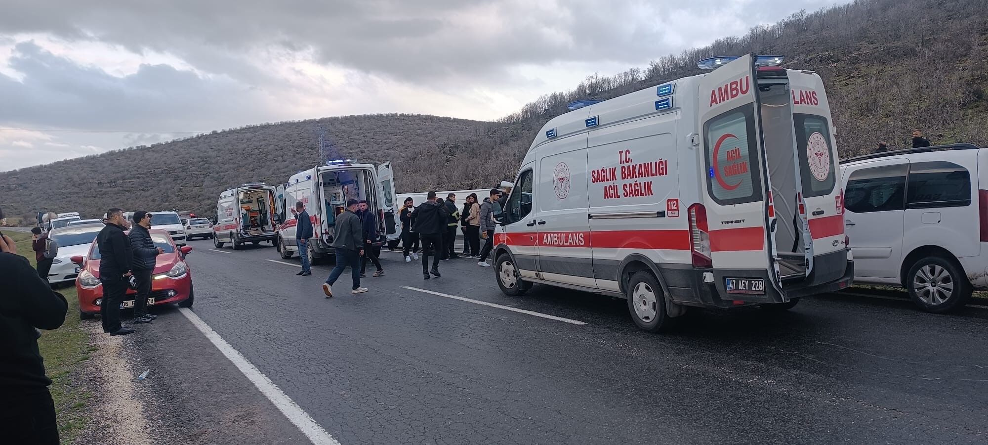 Mardin’de Yolcu Otobüsü Devrildi 24 Yaralı (1)