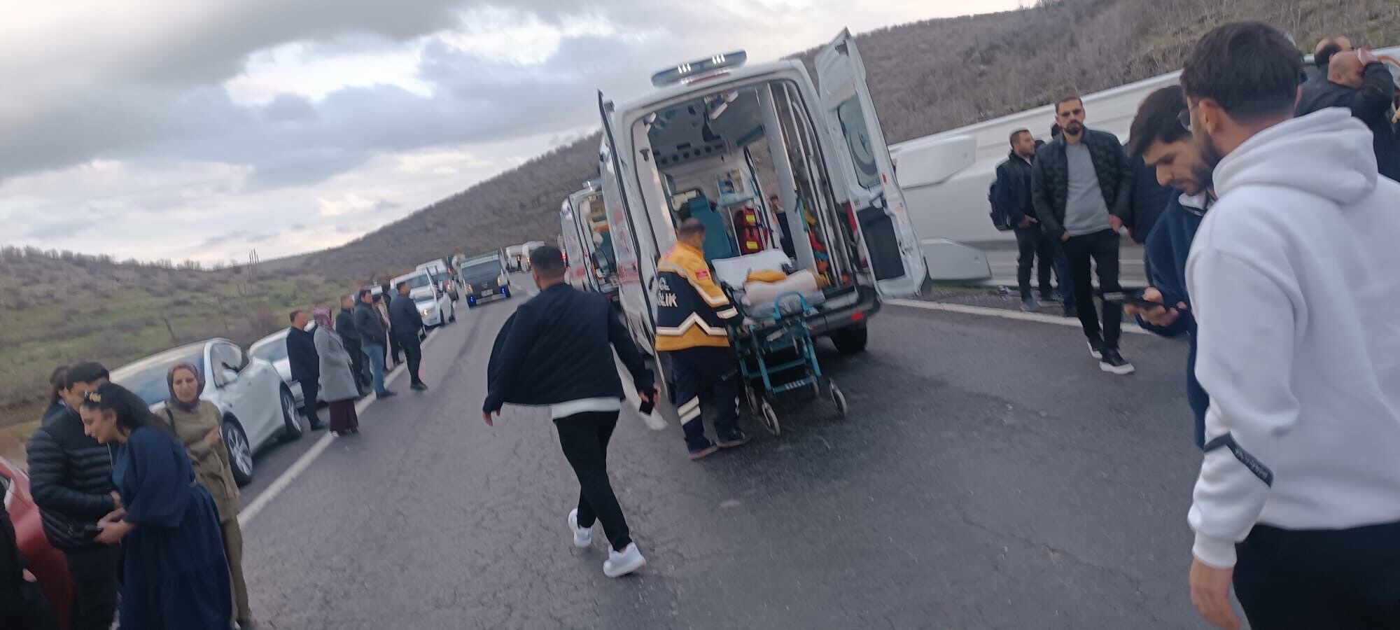 Mardin’de Yolcu Otobüsü Devrildi 24 Yaralı (3)