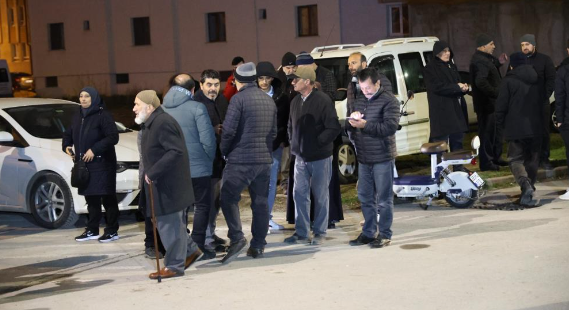 Mekke Uçağını Bekleyen Umreciler Şoka Uğradı, Soluğu Karakolda Aldılar (1)