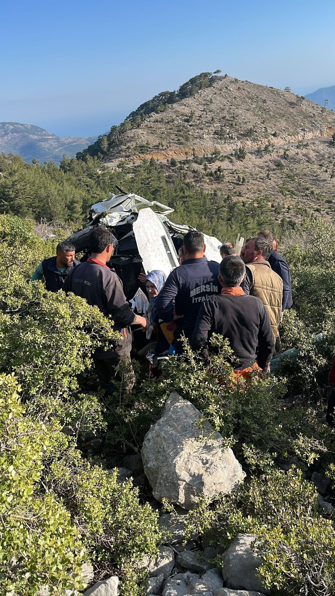 Mersin'de Işçi Servisi Uçuruma Yuvarlandı! 3 Ölü 11 Yaralı (2)