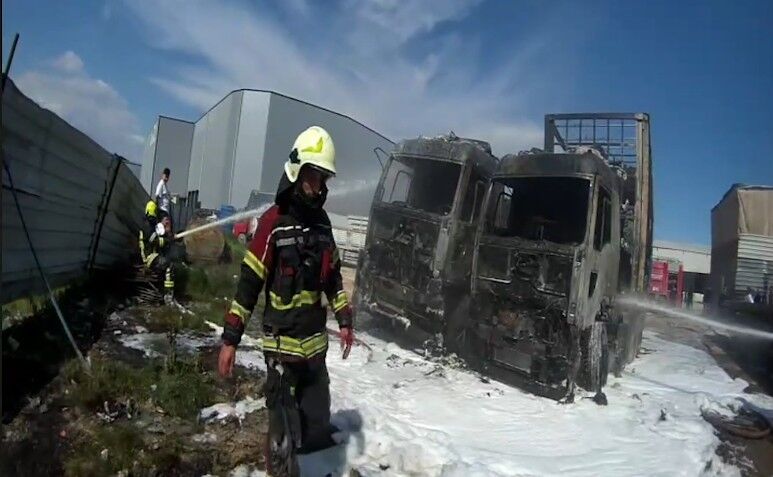 Mersin'de Yangın, Tırlar Hurdaya Döndü (1)