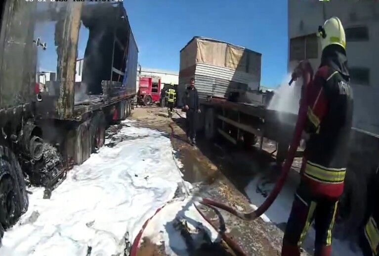 Mersin'de Yangın, Tırlar Hurdaya Döndü (3)