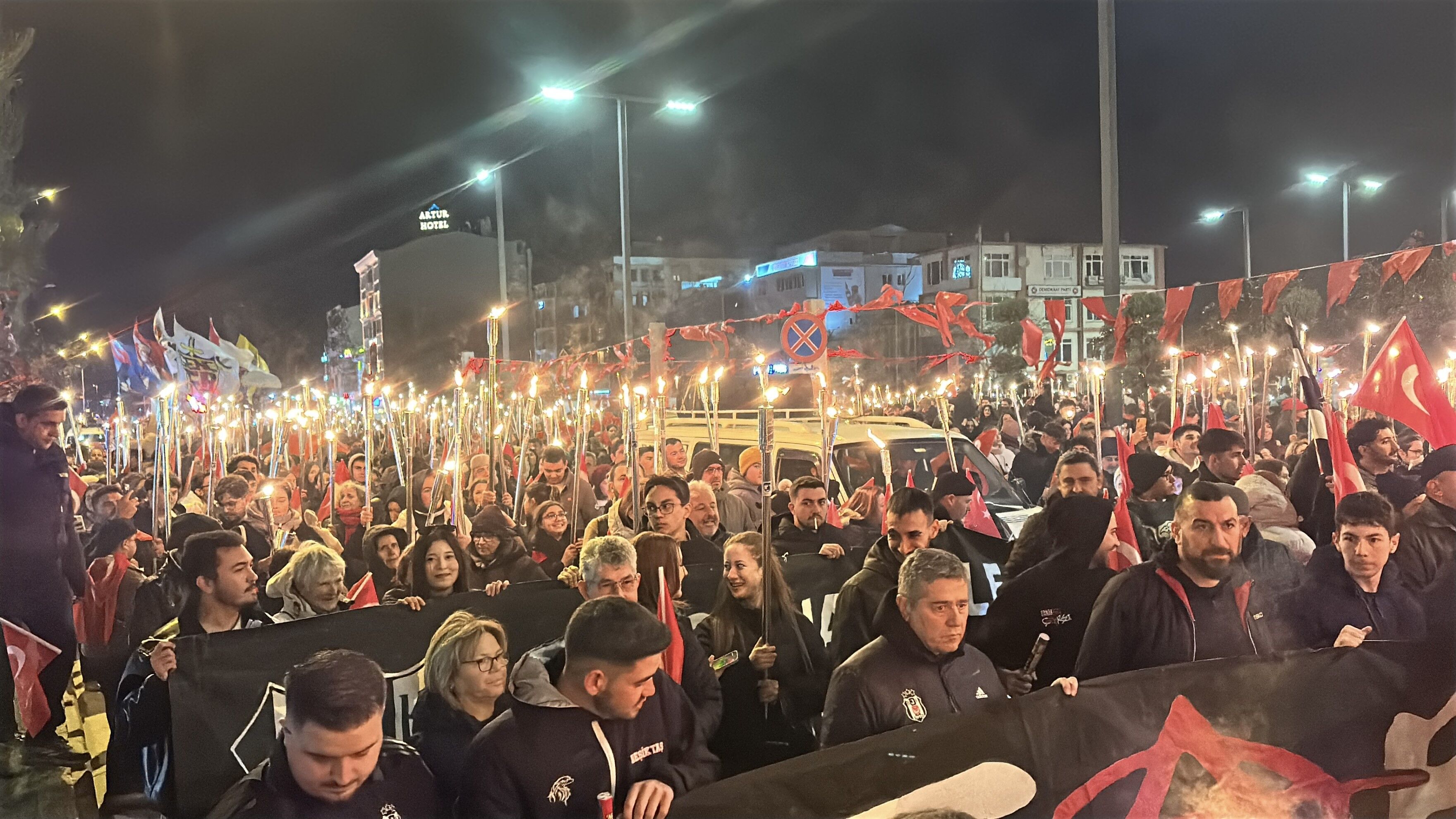 Meşaleler Çanakkale Şehitleri Için Yandı (2)