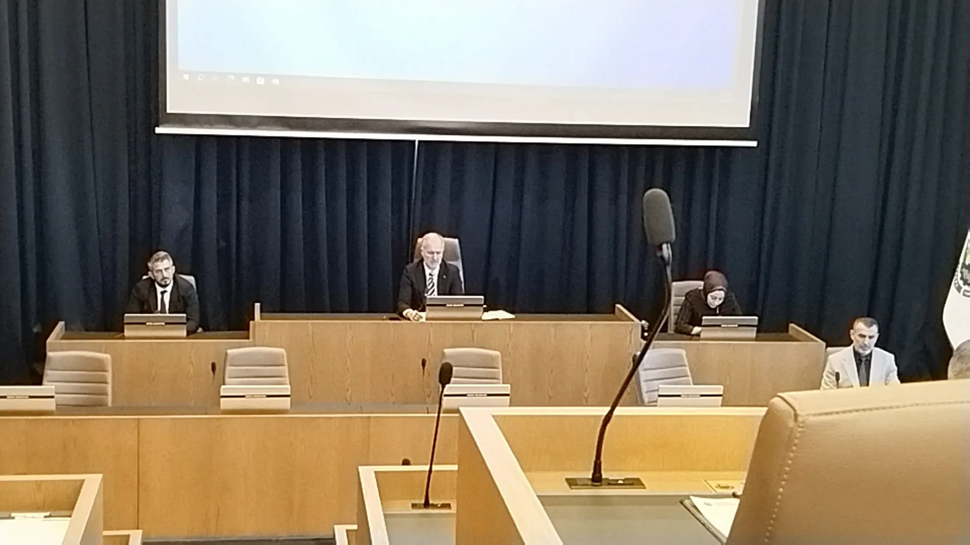 Millet Bahçesi’ndeki Duvar Tartışması Meclise Taşındı (2)