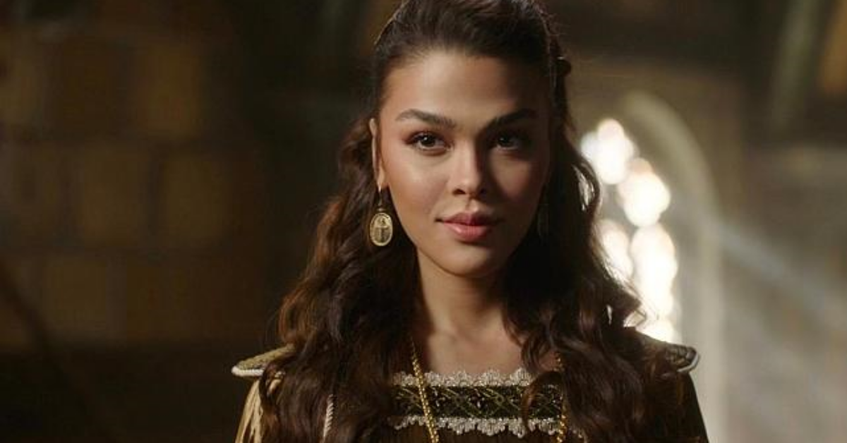 Oyuncu Aslıhan Karalar’ın Evinde Yangın (2)