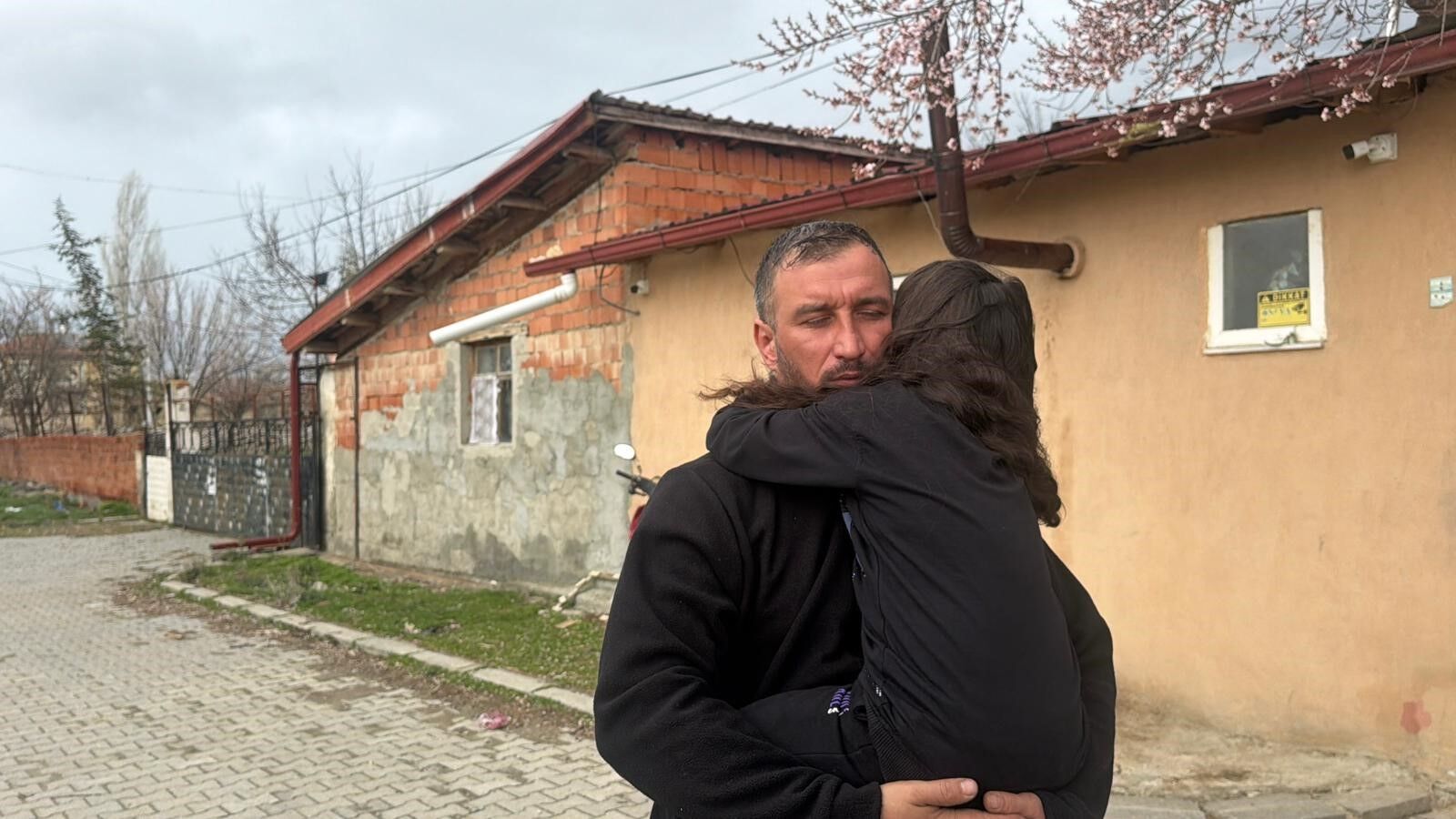 Saldırgan Eşek Evinin Önünde Oynayan 5 Yaşındaki Çocuğa Kabusu Yaşattı (1)-1