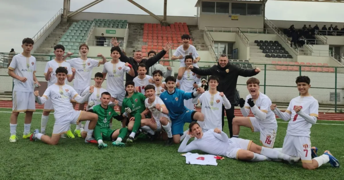 Şampiyon Gençler Sahaya Çıkıyor İnegölspor U15 Takımı İlçe Stadında Taraftarıyla Buluşacak (2)