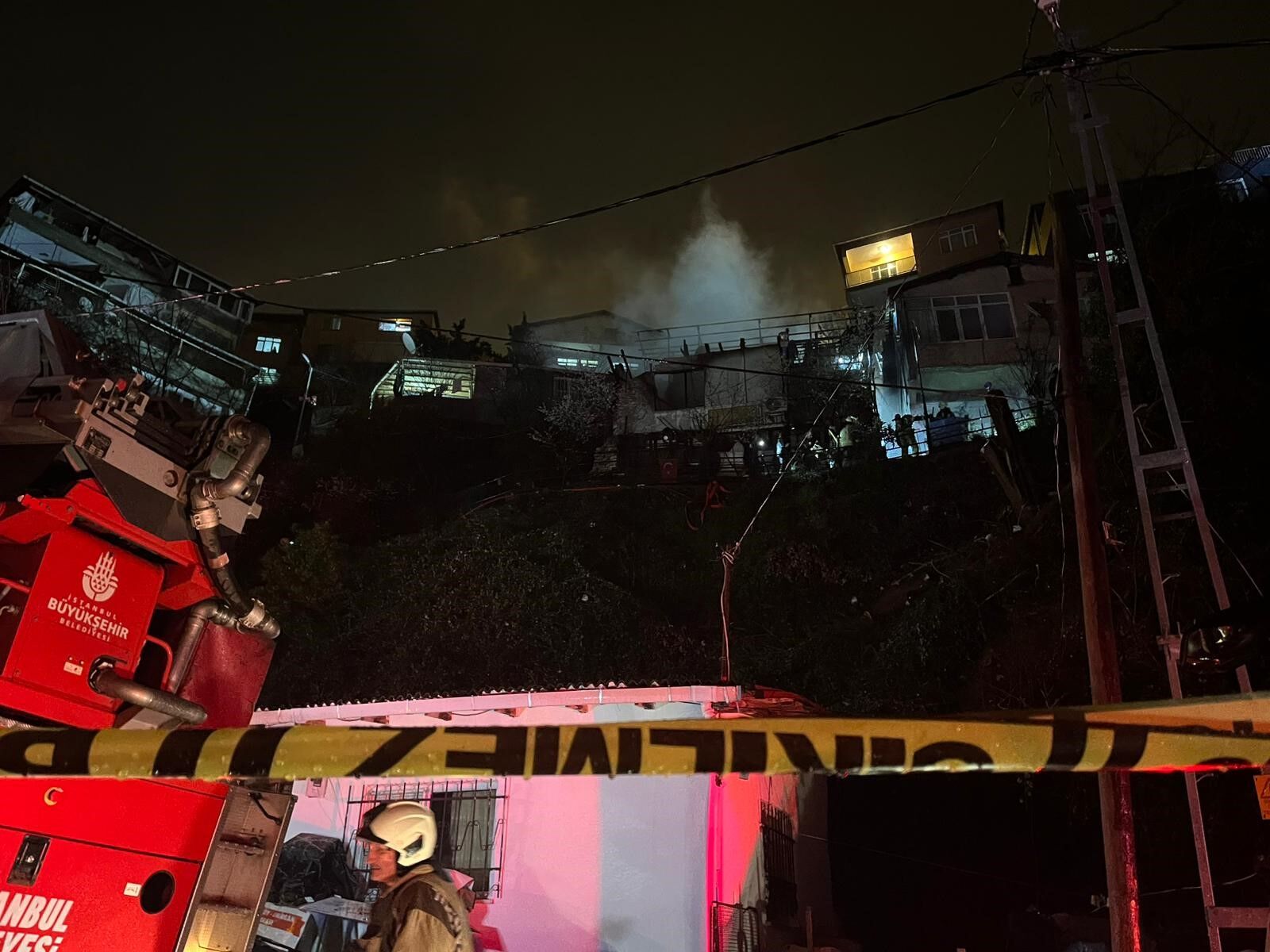 Sarıyer’de Iki Gecekondu Alev Alev Yandı 6 Yaralı (4)