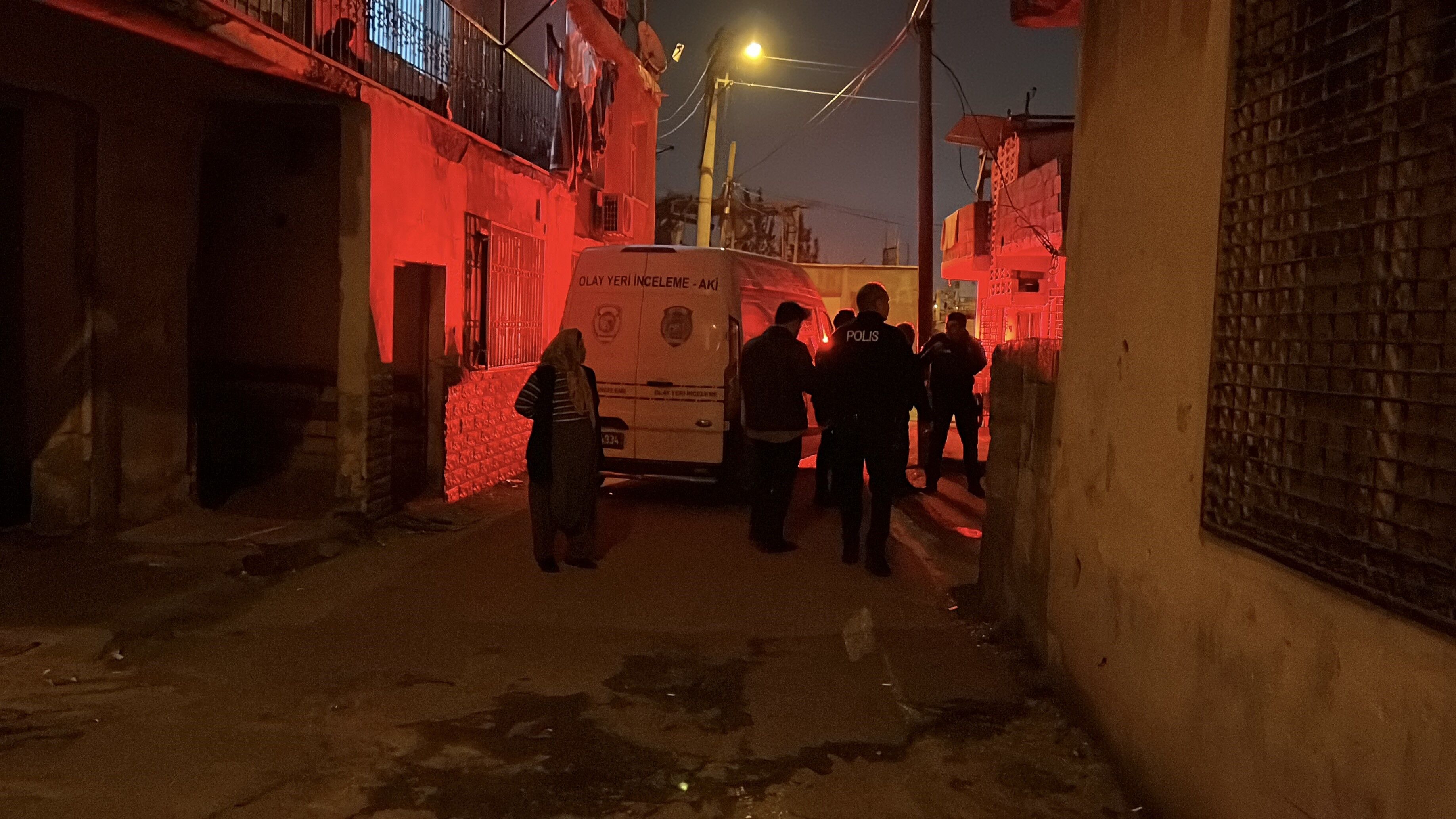 Silahlı Kavgada Evinin Önünde Duran Genç Kadın Başından Vurularak Hayatını Kaybet (1)