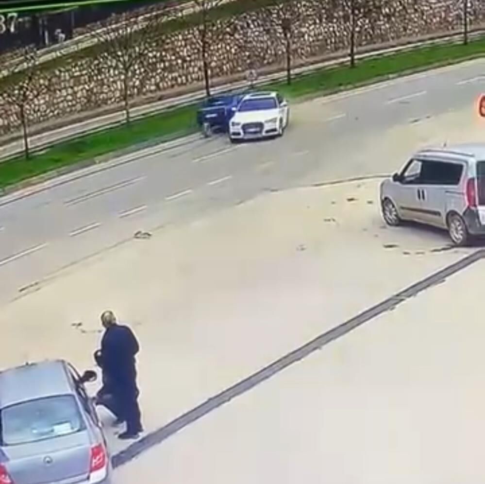 Sürücüsüz Araç Trafiğe Çıktı! (1)