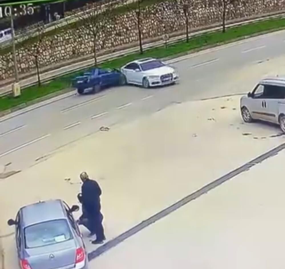 Sürücüsüz Araç Trafiğe Çıktı! (2)