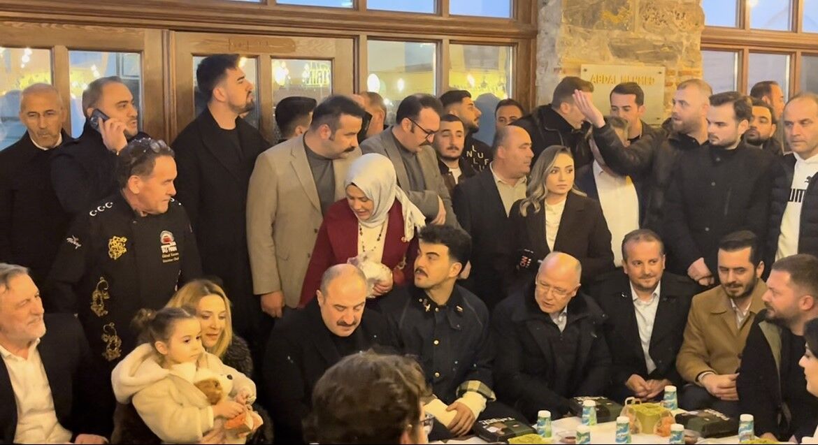 Tarihi Abdal Meydanı'nda Binler Sahur Sofrasında Buluştu! Varank'tan Birlik Mesajı (2)