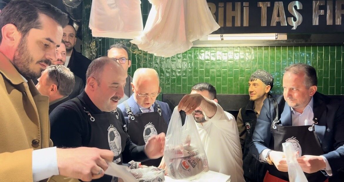 Tarihi Abdal Meydanı'nda Binler Sahur Sofrasında Buluştu! Varank'tan Birlik Mesajı (3)