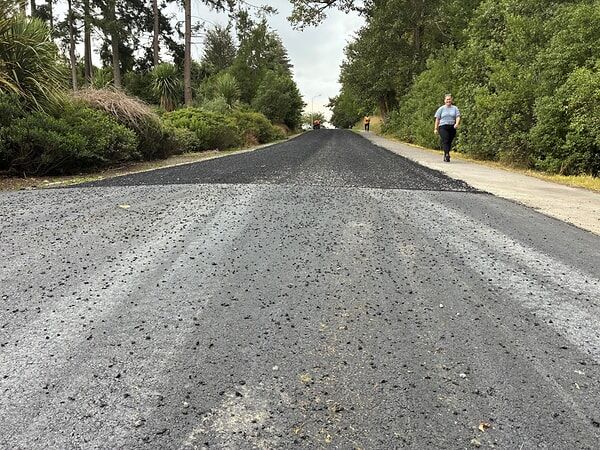 Tarihi Deney! Yeni Zelanda’da Asfalt Yerine Geri Dönüştürülmüş Lastik Yolu Kullanıldı (2)