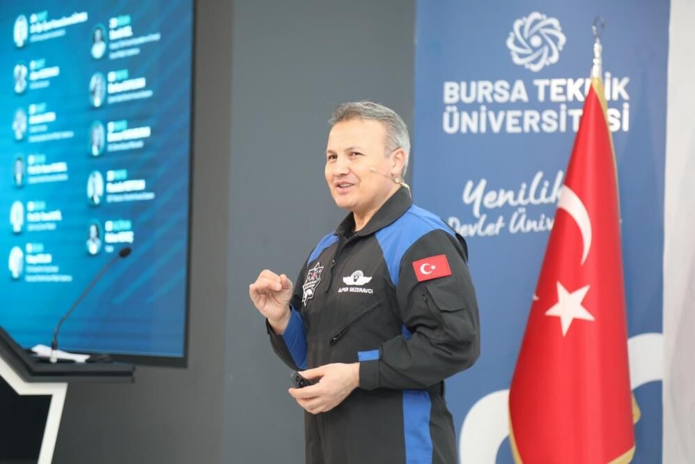 Türkiye'nin Ilk Astronotu Alper Gezeravcı Bursa'da Öğrencileriyle Buluştu! (2)