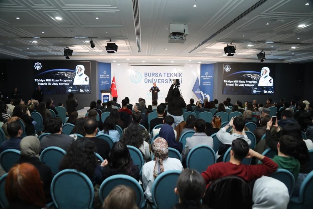 Türkiye'nin Ilk Astronotu Alper Gezeravcı Bursa'da Öğrencileriyle Buluştu! (3)