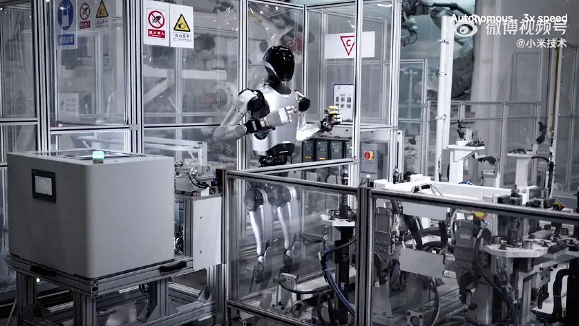 Xiaomi’den Fabrikada Tarihi Hamle! İnsansı Robotlar Elektrikli Otomobil Üretimine Başladı (3)