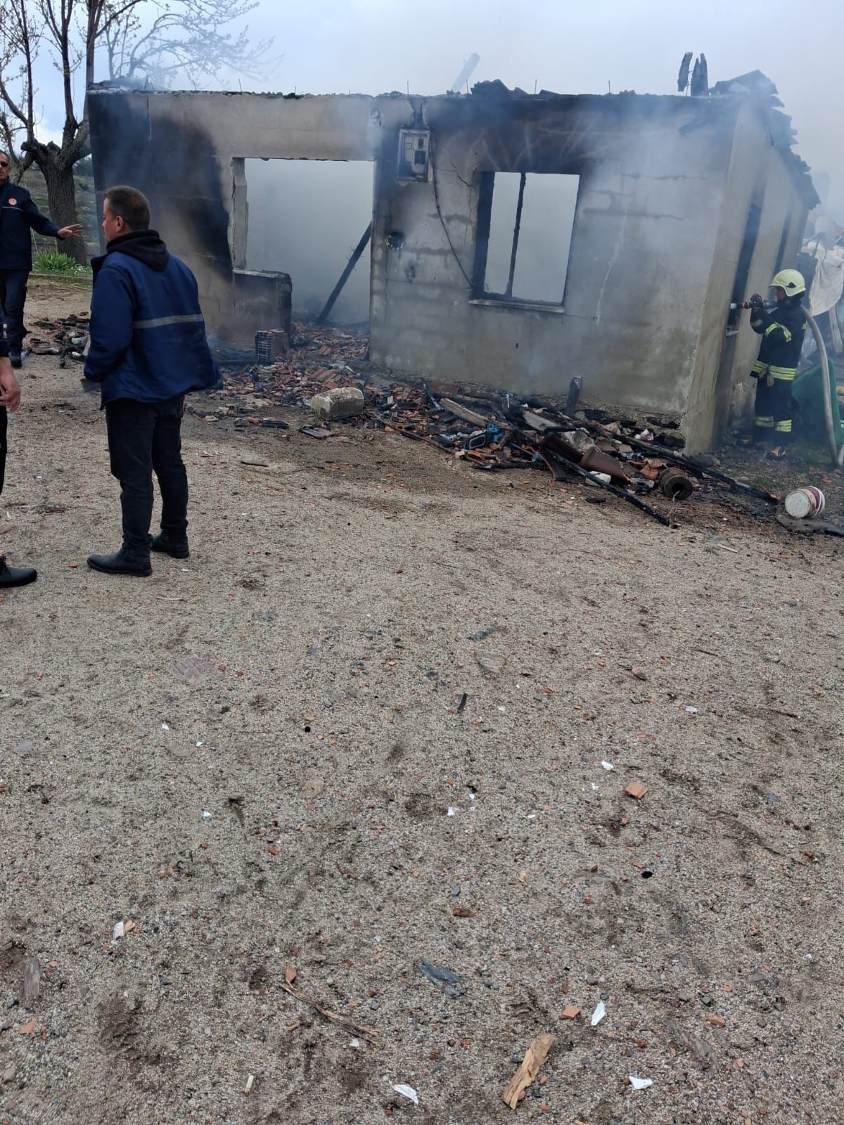 Yatağan’daki Yangında Bir Ev Küle Döndü (2)