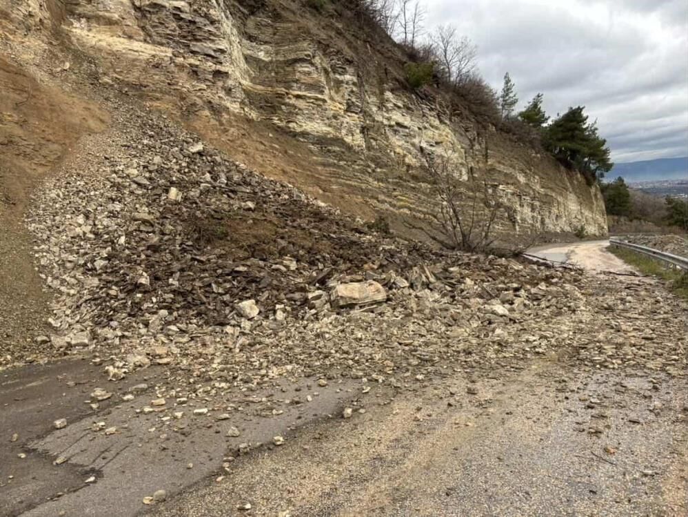 Yol Ulaşıma Kapandı.. (1)