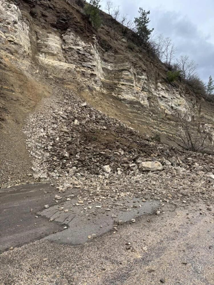 Yol Ulaşıma Kapandı.. (2)