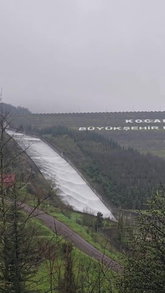 Yuvacık Barajı Yüzde 93 Doldu, Kapaklar Açıldı (2)