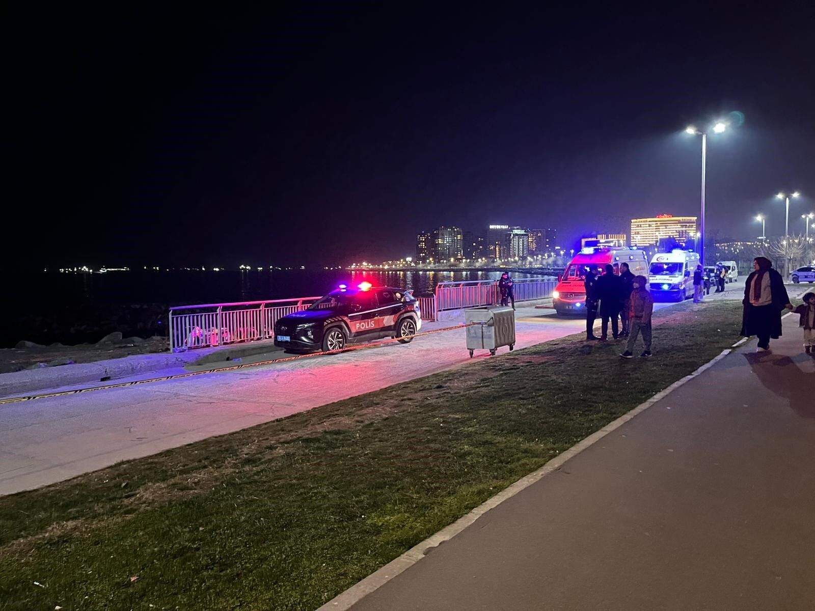 Zeytinburnu Sahilinde Denizde Anne Ve Kızın Cesedi Bulundu (3)