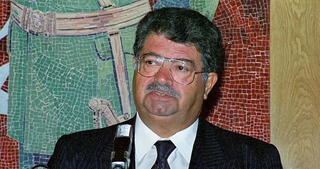 1993 Yılında Türkiye’nin 8. Cumhurbaşkanı Turgut Özal Hayatını Kaybetti.,