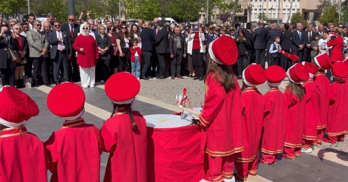 23 Nisan Töreninde Chp’den Mehteran Protestosu (1)