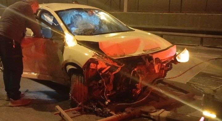 3 Araç Birbirine Girdi, 6 Kişi Yaralandı (1)