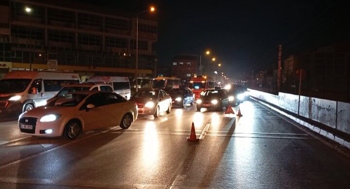 3 Araç Birbirine Girdi, 6 Kişi Yaralandı (4)