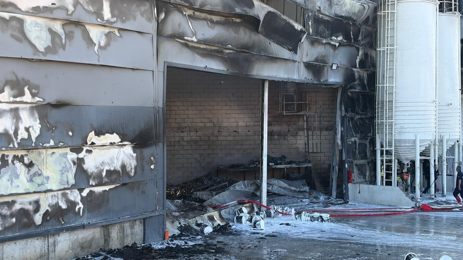 Ankara’da Boya Fabrikasında Yangın! Ekipler Seferber Oldu-1