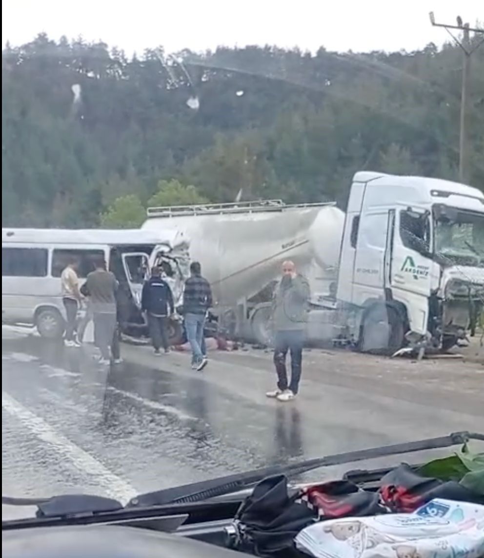 Antalya Isparta Karayolunda Katliam Gibi Kaza! 7 Ölü, 7 Yaralı (2)