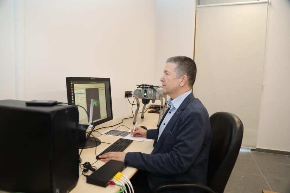 Btü’den Gençlere Robot Köpeklerle Geleceğe Yolculuk! (2)