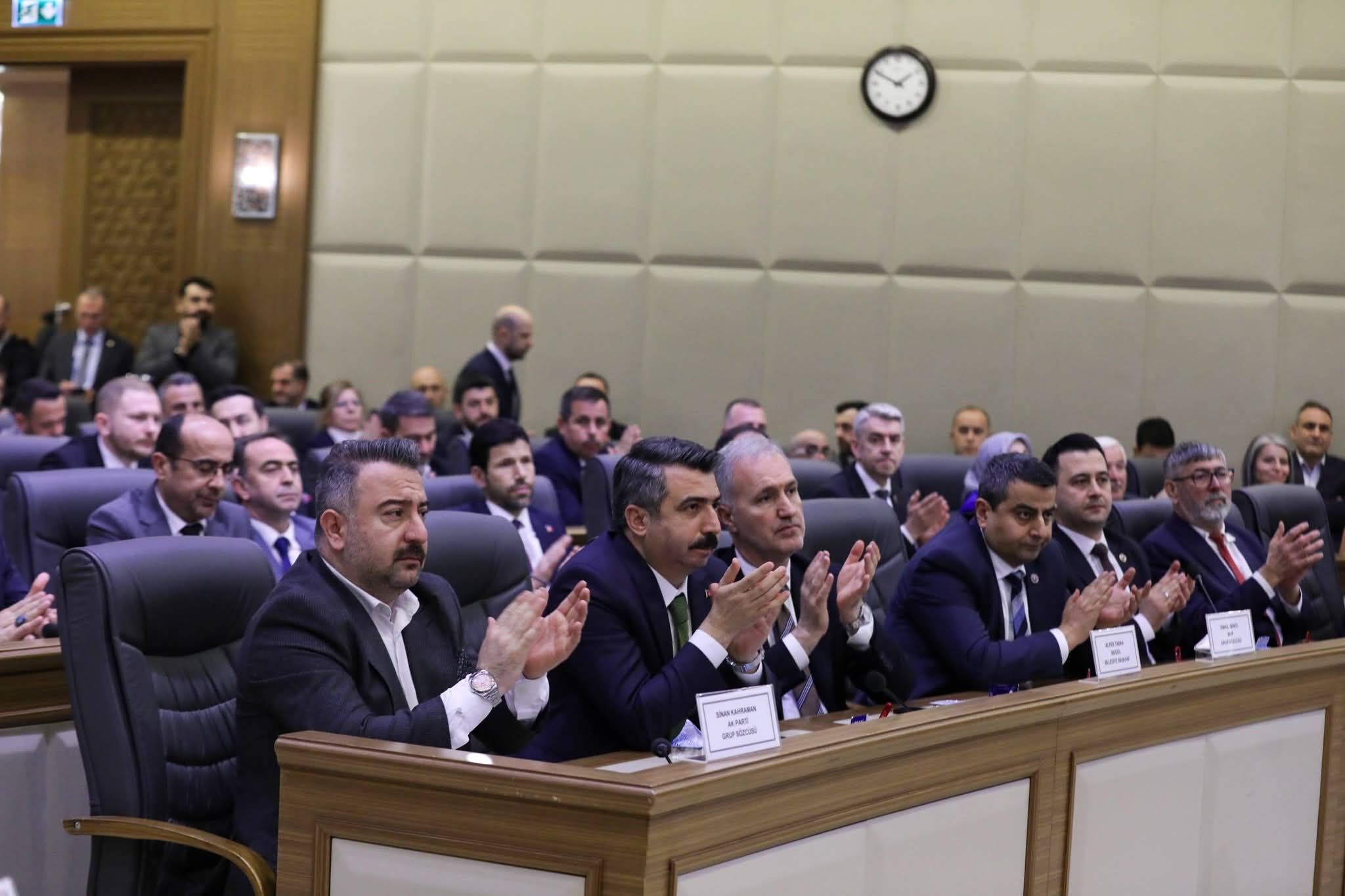 Bursa Büyükşehir Belediye Meclisi’nin Nisan Ayı Oturumunda Gerçekleştirilen Seçimlerde, 2. Başkan Vekilliğine Alper Taban 57 Oyla Seçildi.