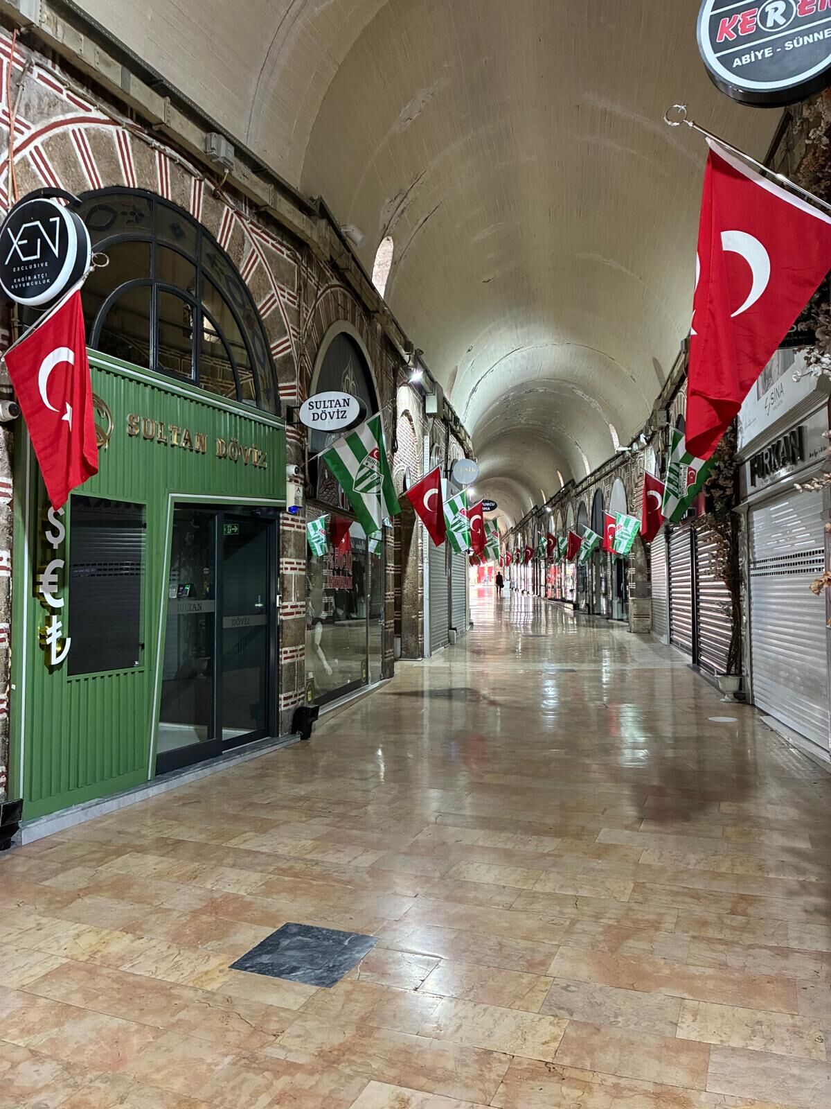 Bursa Kapalı Çarşı Bursaspor Bayraklarıyla Donatıldı!