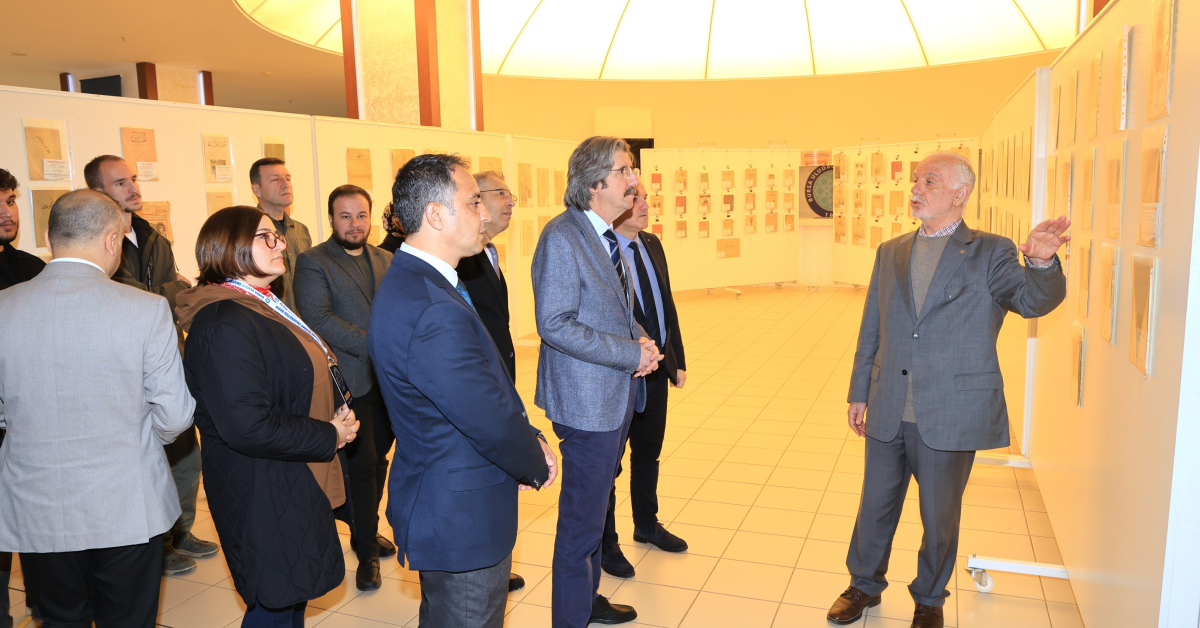 Bursa Uludağ Üniversitesinde Osmanlıca Dergilerin İlk Sayıları Sergileniyor (2)
