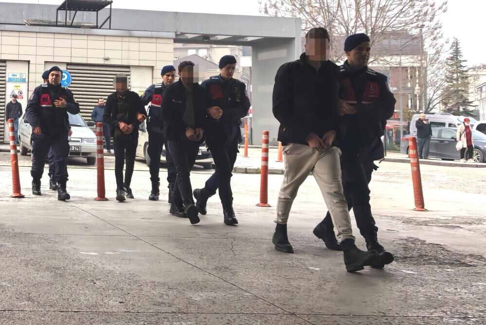 Bursa'da 7 Bağ Evini Soydu! Jasat'tan Kaçamadılar (1)
