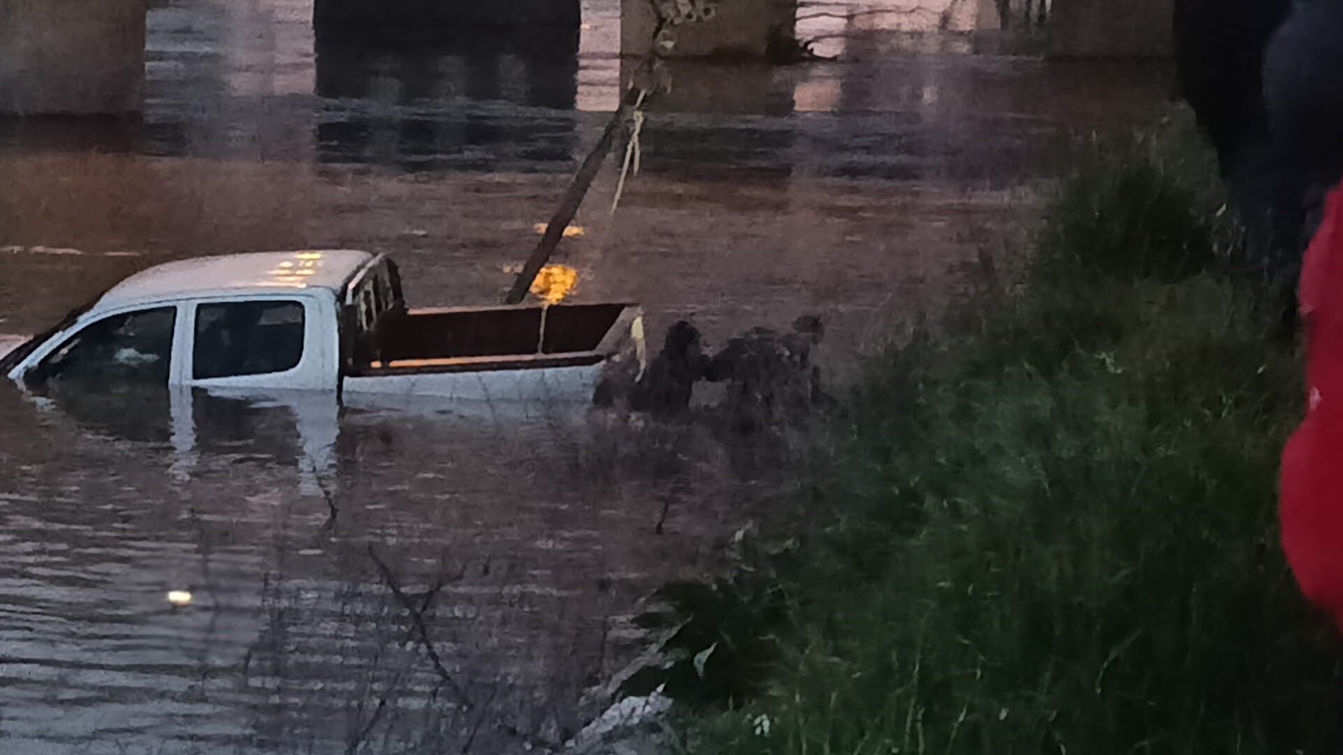 Bursa’da Akıntıya Kapılan Araçtan Acı Sonuç! (3)